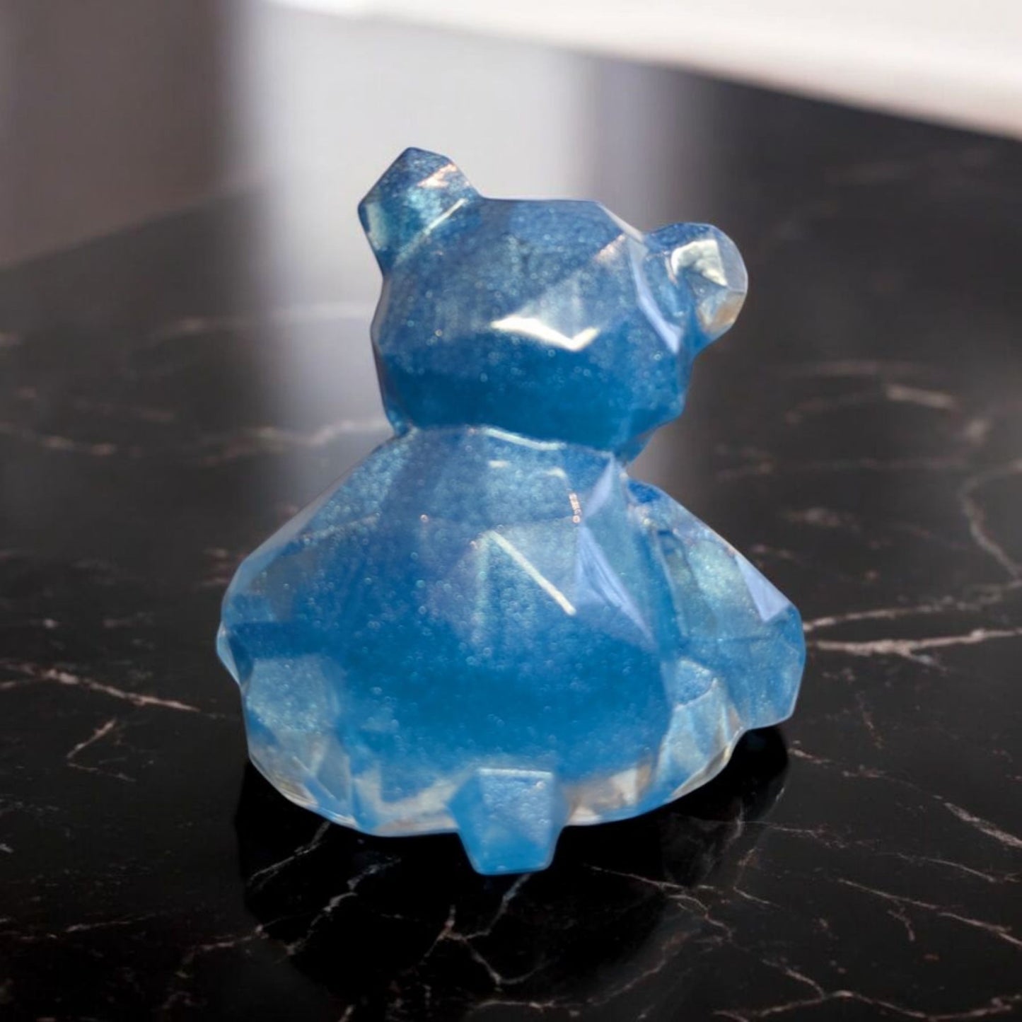 Einzigartiger Blauer Bär aus Epoxidharz – Glänzendes Unikat mit Charakter