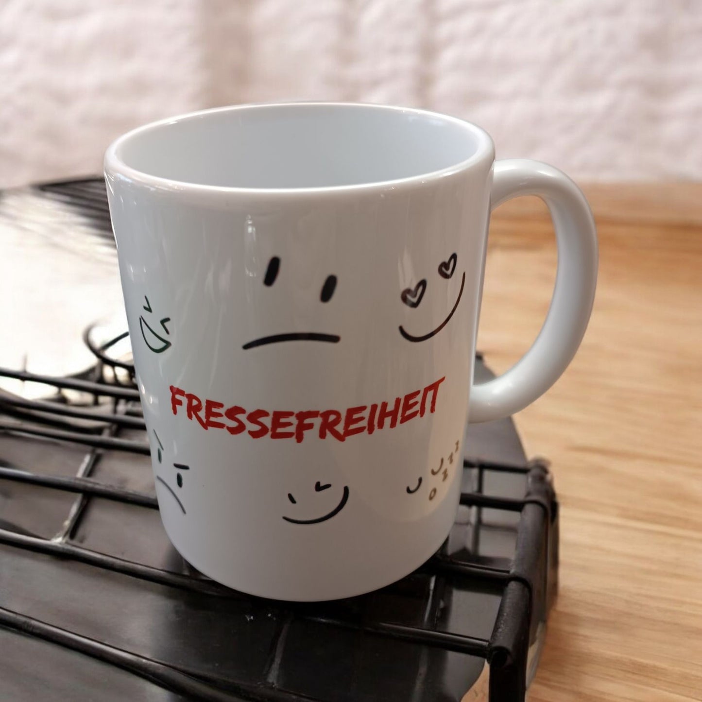 Kaffeetasse mit Humor – Fressenfreiheit garantiert