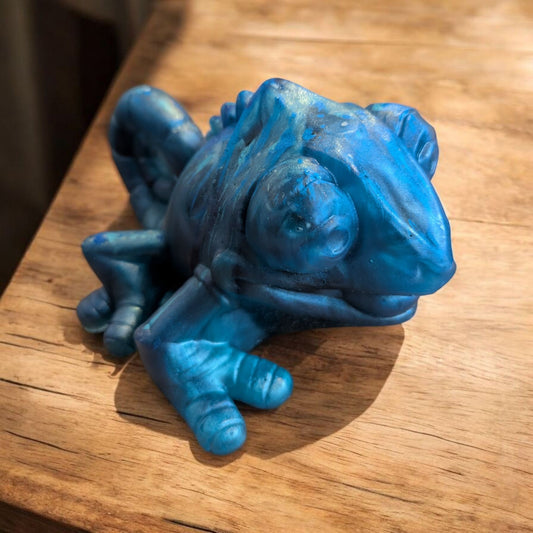 Blaues Chamäleon aus Epoxidharz – Farbenpracht mit Charakter
