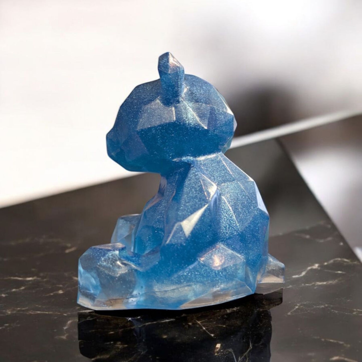 Einzigartiger Blauer Bär aus Epoxidharz – Glänzendes Unikat mit Charakter