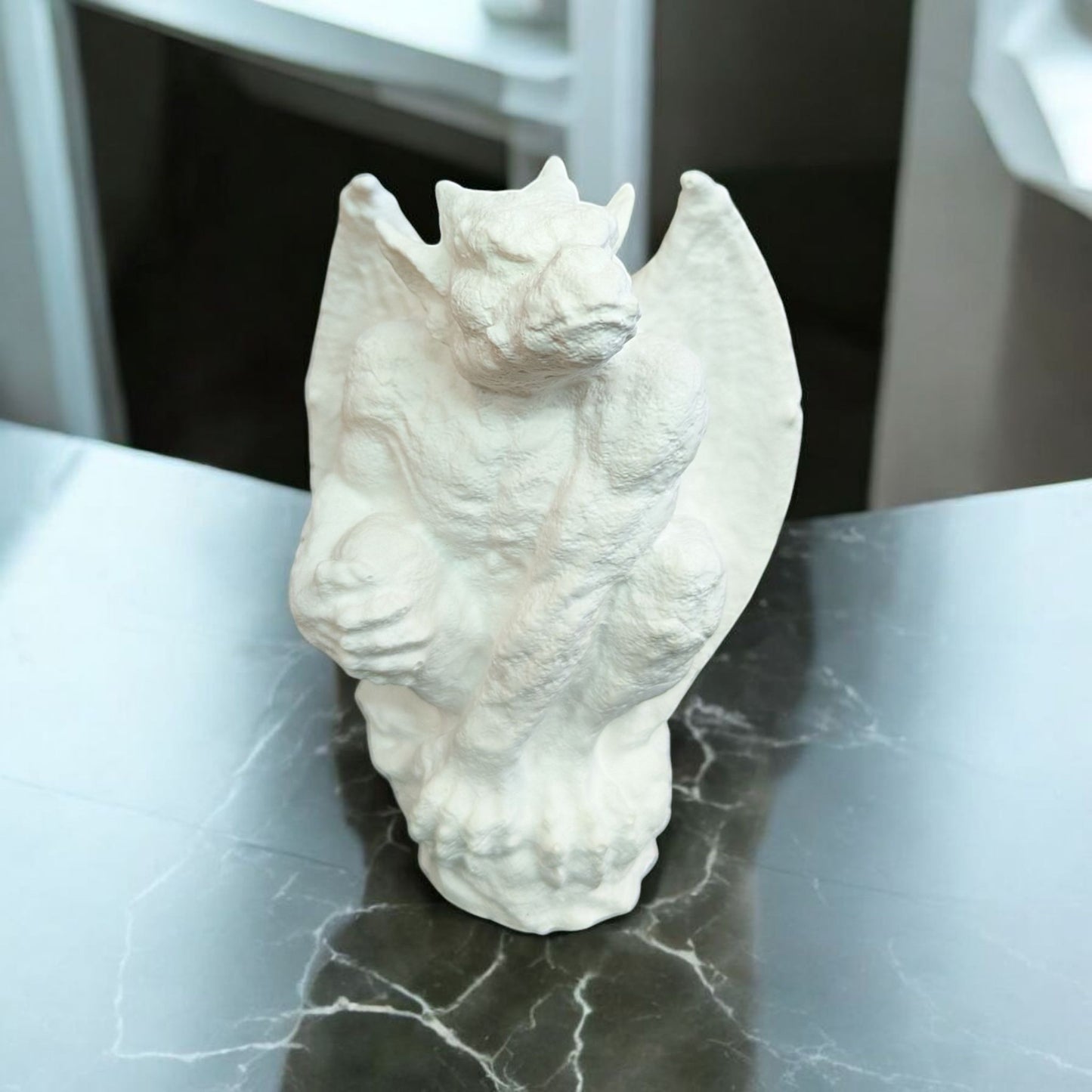Mystischer Wasserspeier aus Raysin – Handgefertigte Dekoration mit Bedeutung